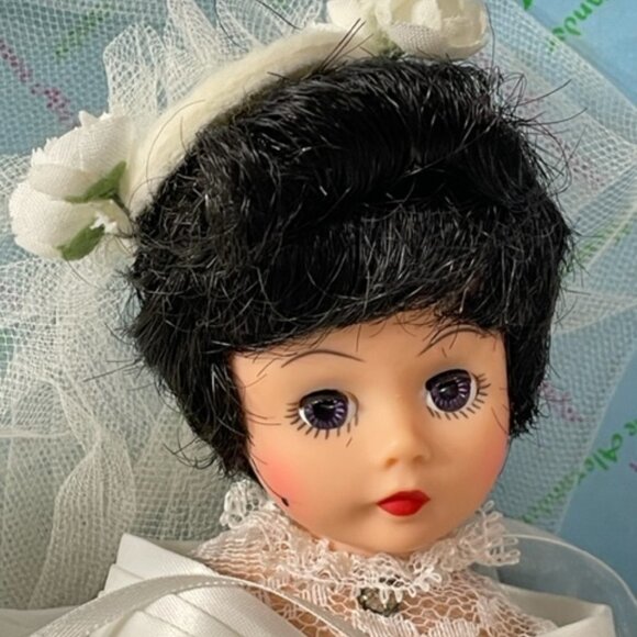 Madame Alexander restrung 10" Portrettes Father of the Bride #24623 doll. - Picture 2 of 12
